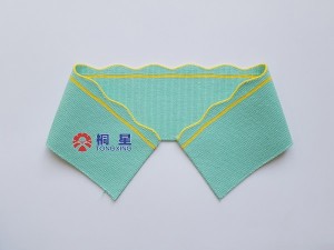 collar with wave edge design